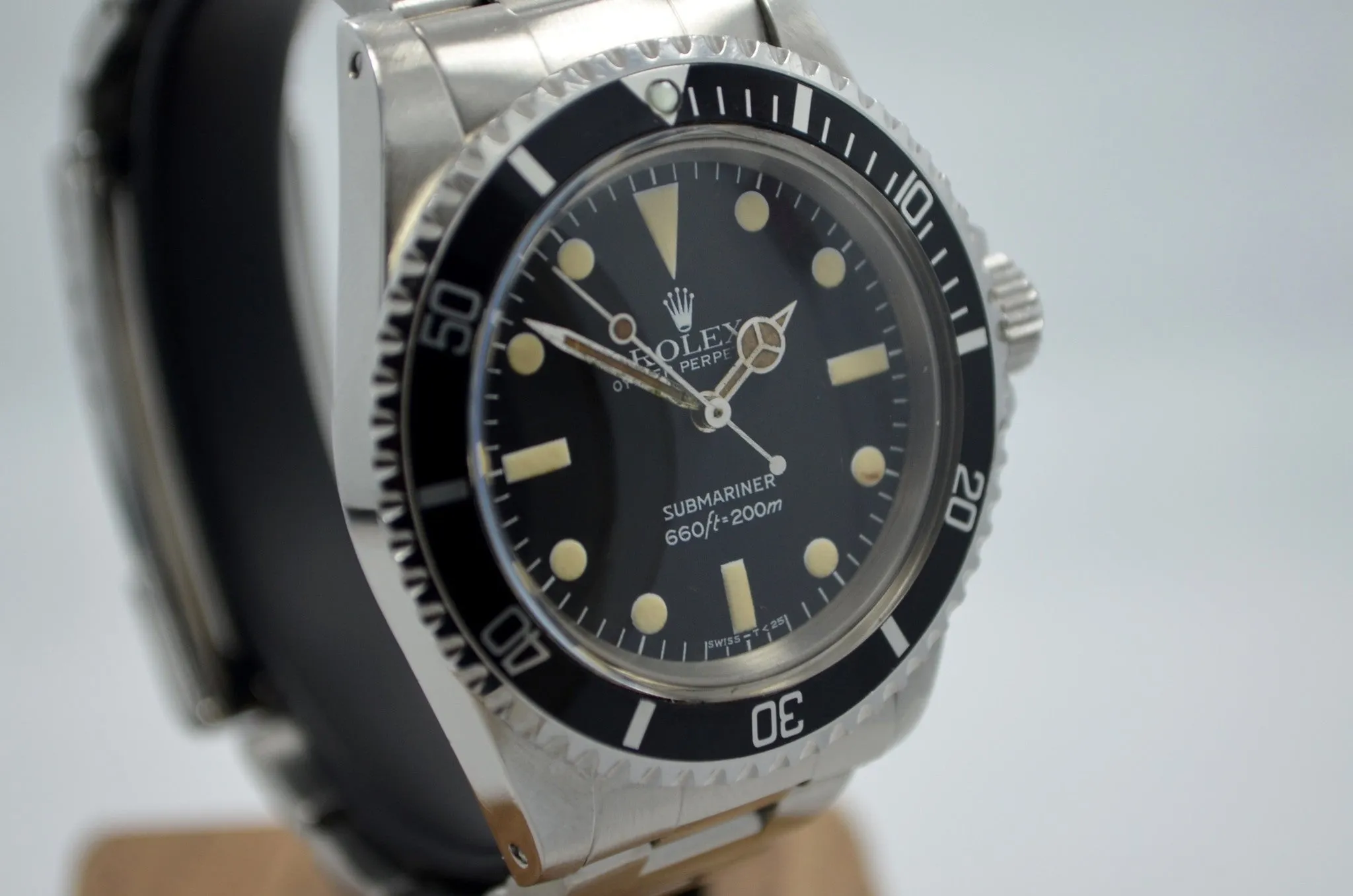 1981  Rolex 5513 Submariner Stainless Steel 7.2 Mil Wristwatch Box Papers