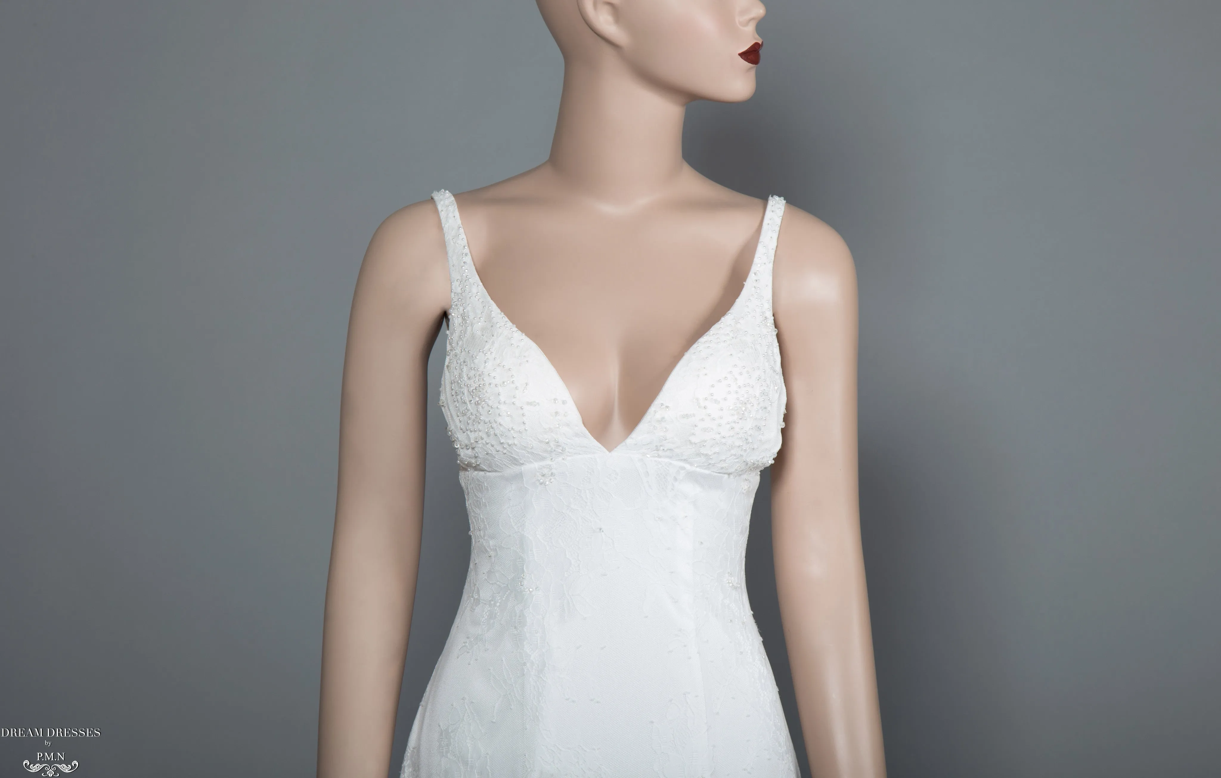 Chantilly Lace Wedding Dress (#Giselle)