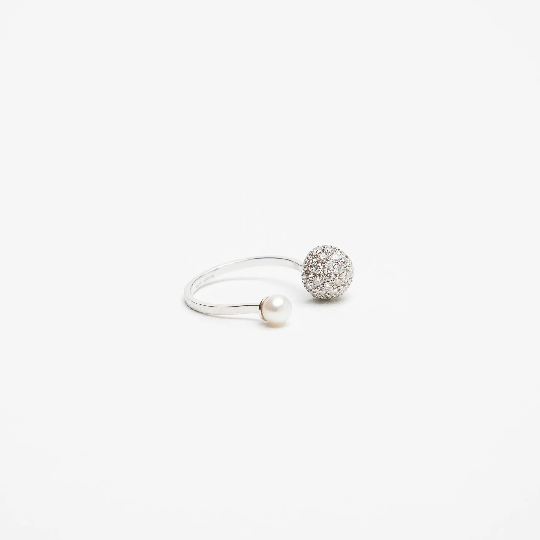 DELFINA DELETTREZ | SPHERE DIAMOND PEARL RING