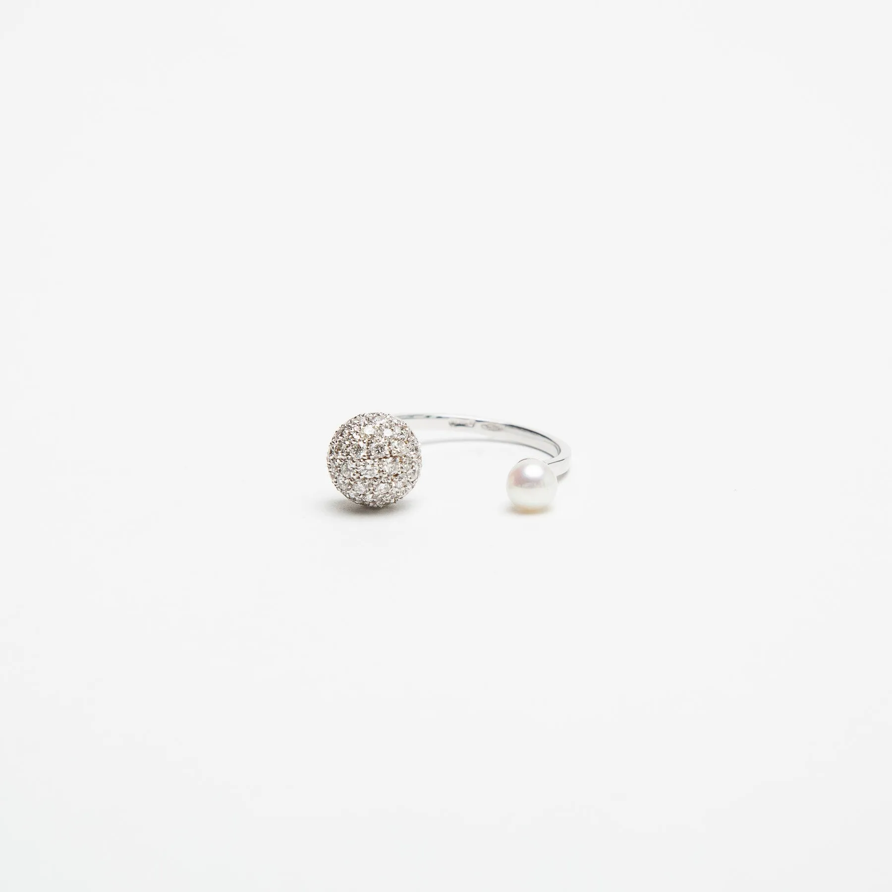 DELFINA DELETTREZ | SPHERE DIAMOND PEARL RING