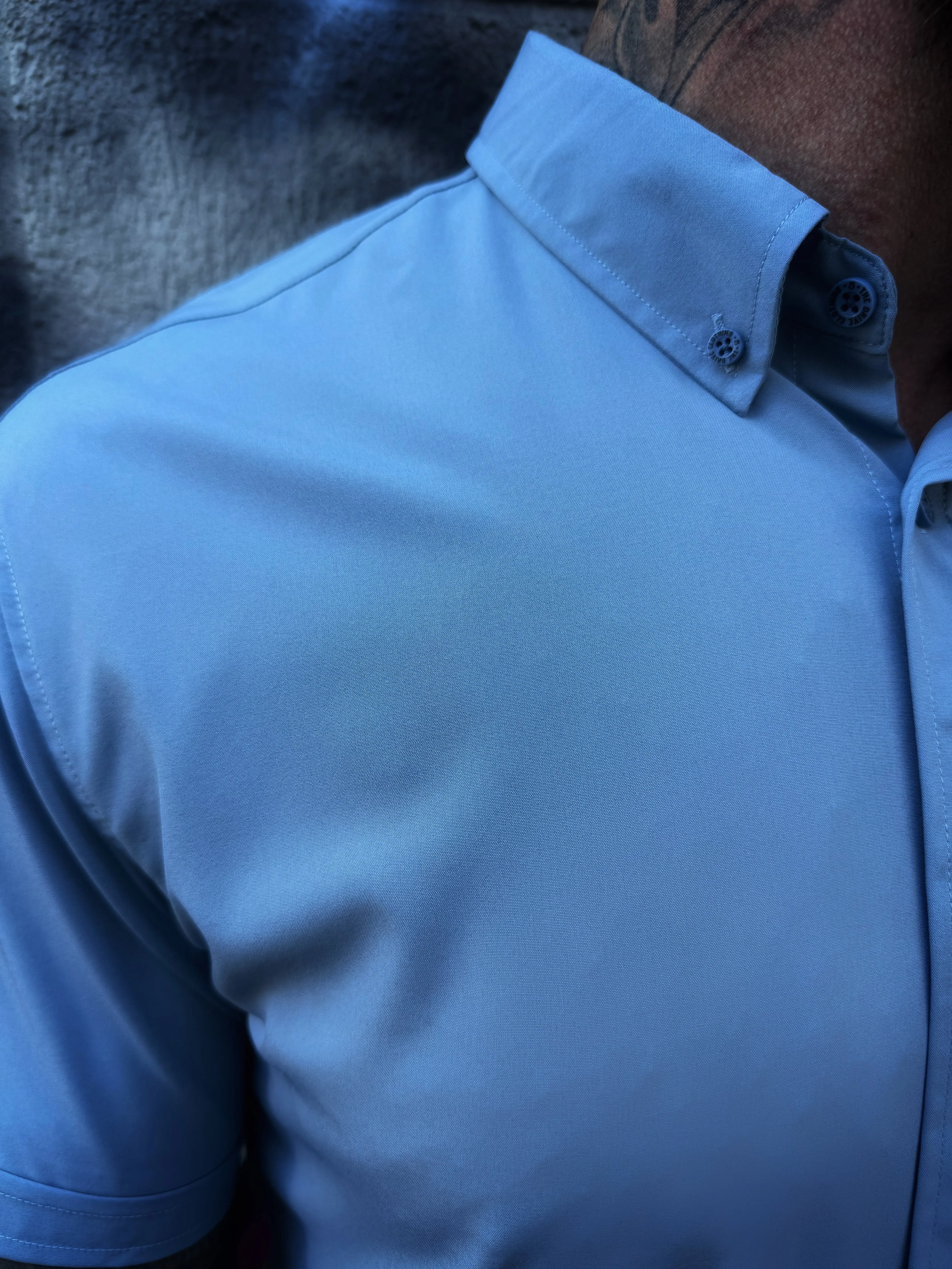 ESSENTIAL AQUA BLUE BUTTON UP