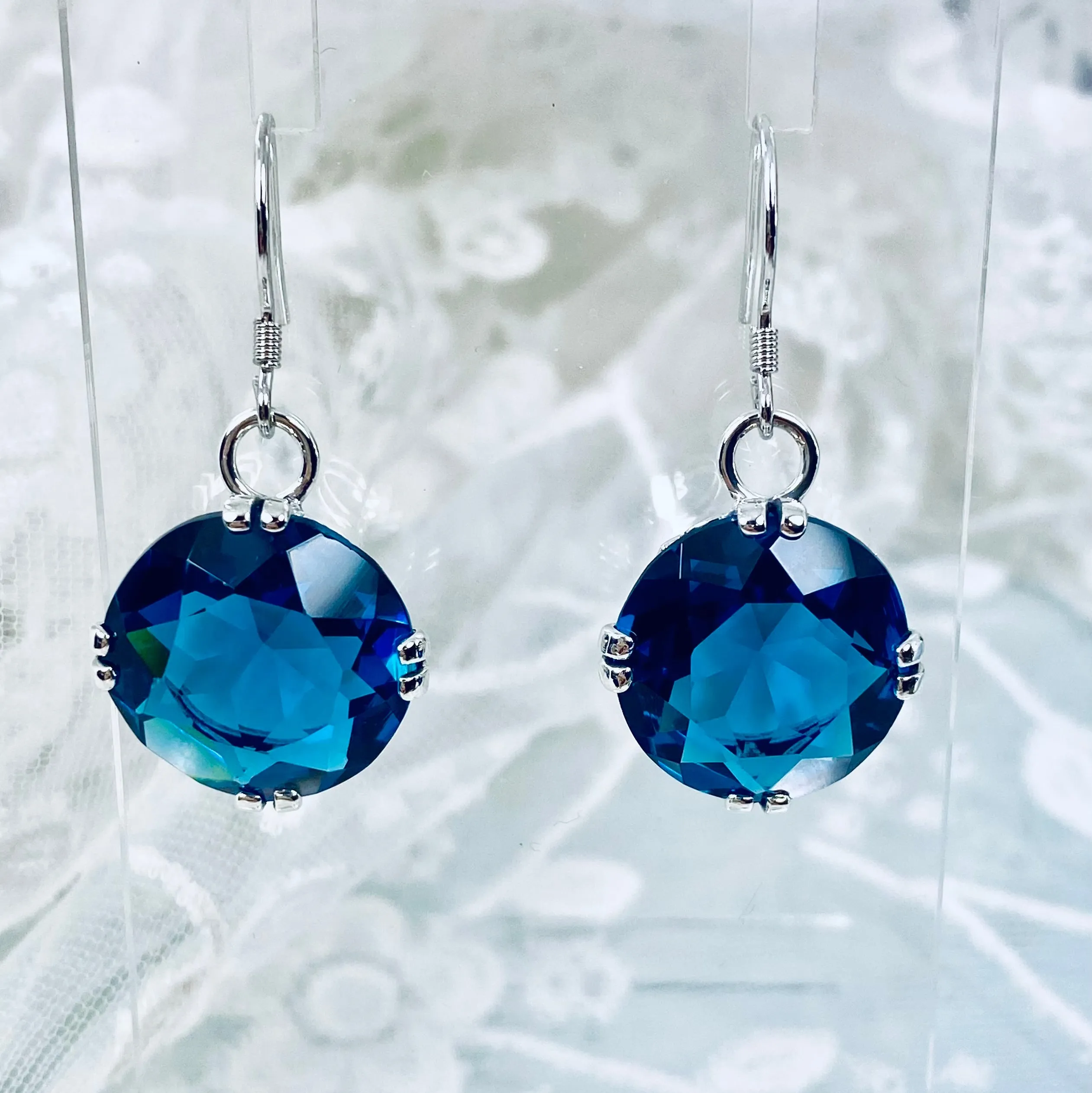 London Blue Earrings, Fleur de Lis Round Gem Retro Jewelry #E7