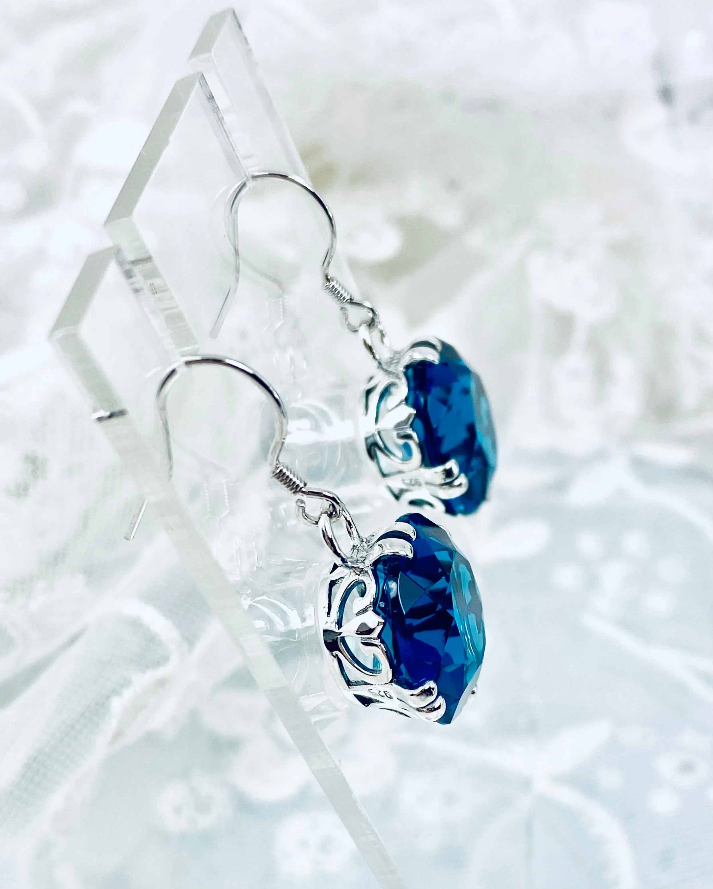 London Blue Earrings, Fleur de Lis Round Gem Retro Jewelry #E7
