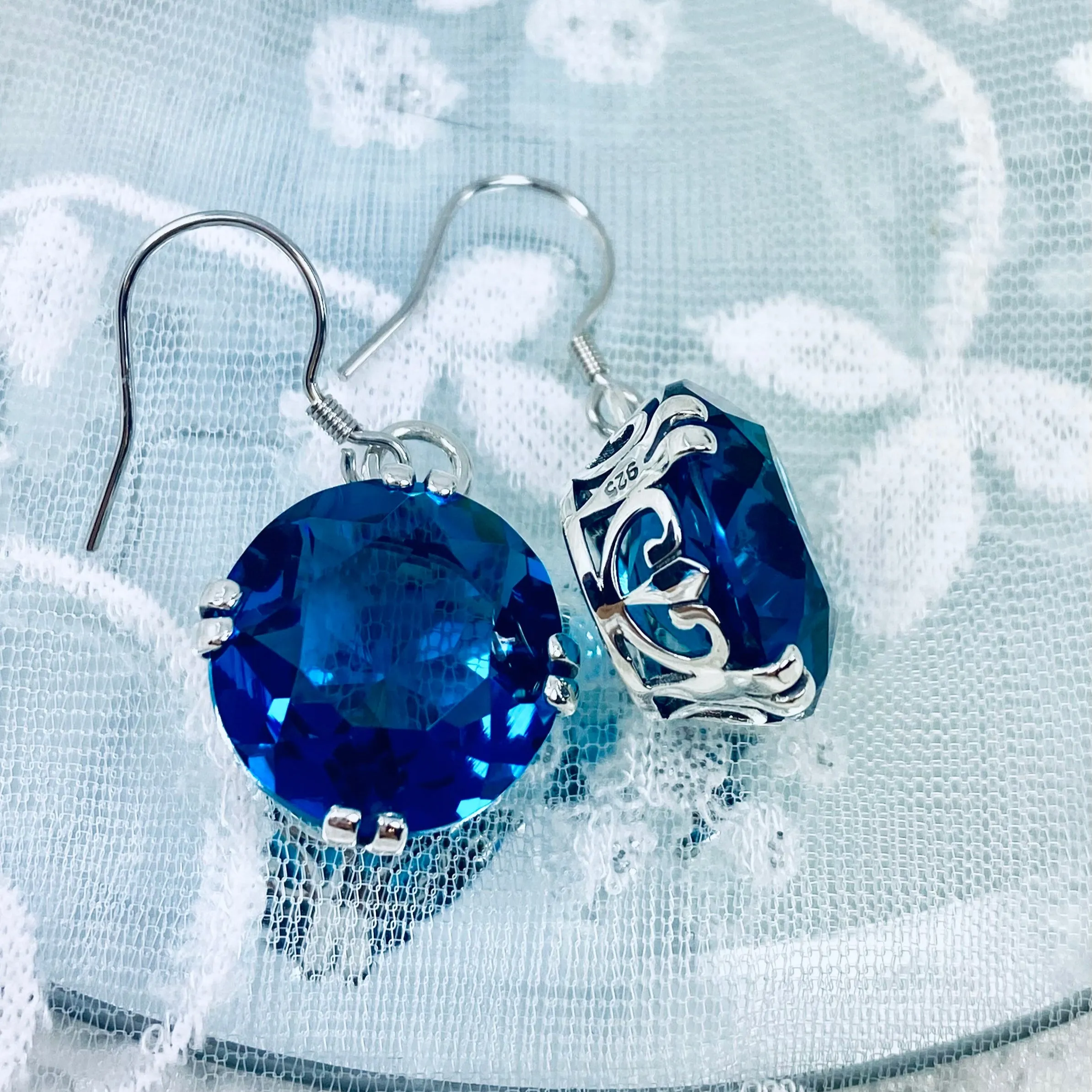 London Blue Earrings, Fleur de Lis Round Gem Retro Jewelry #E7