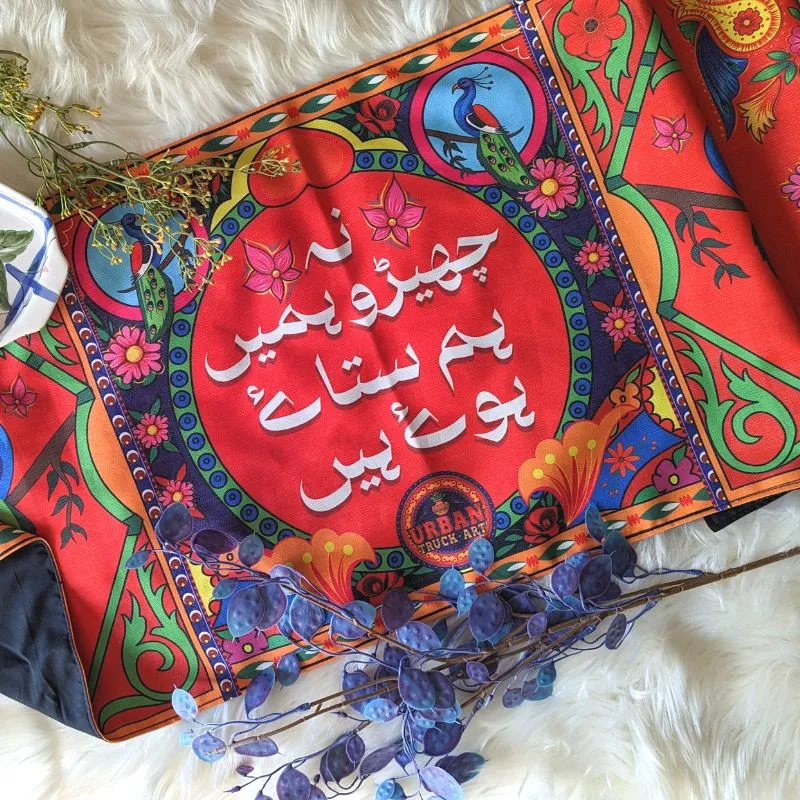 Na Chairo Humein Table Runner