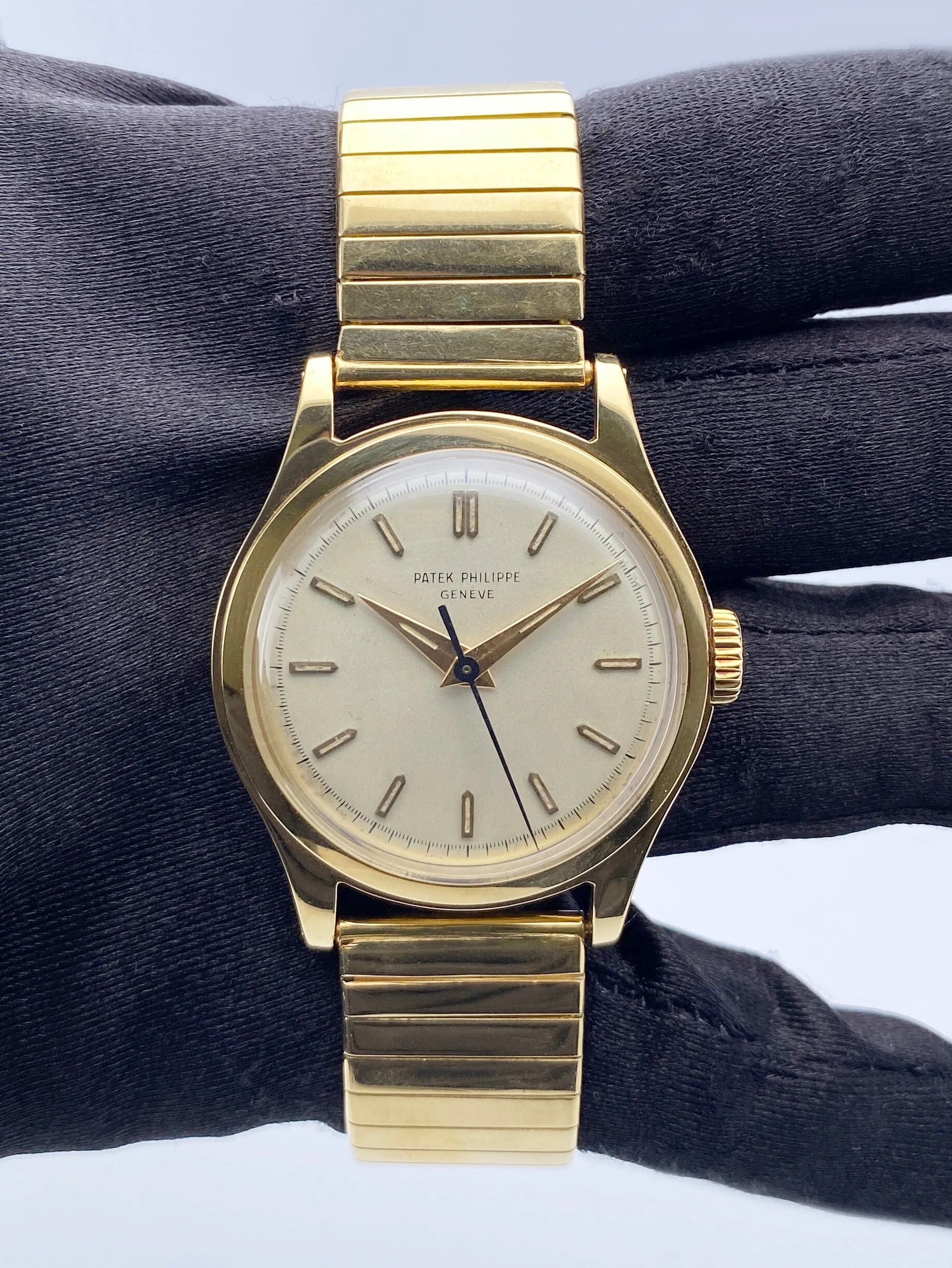 Patek Philippe Calatrava 2508 18K Yellow Gold Mens Watch