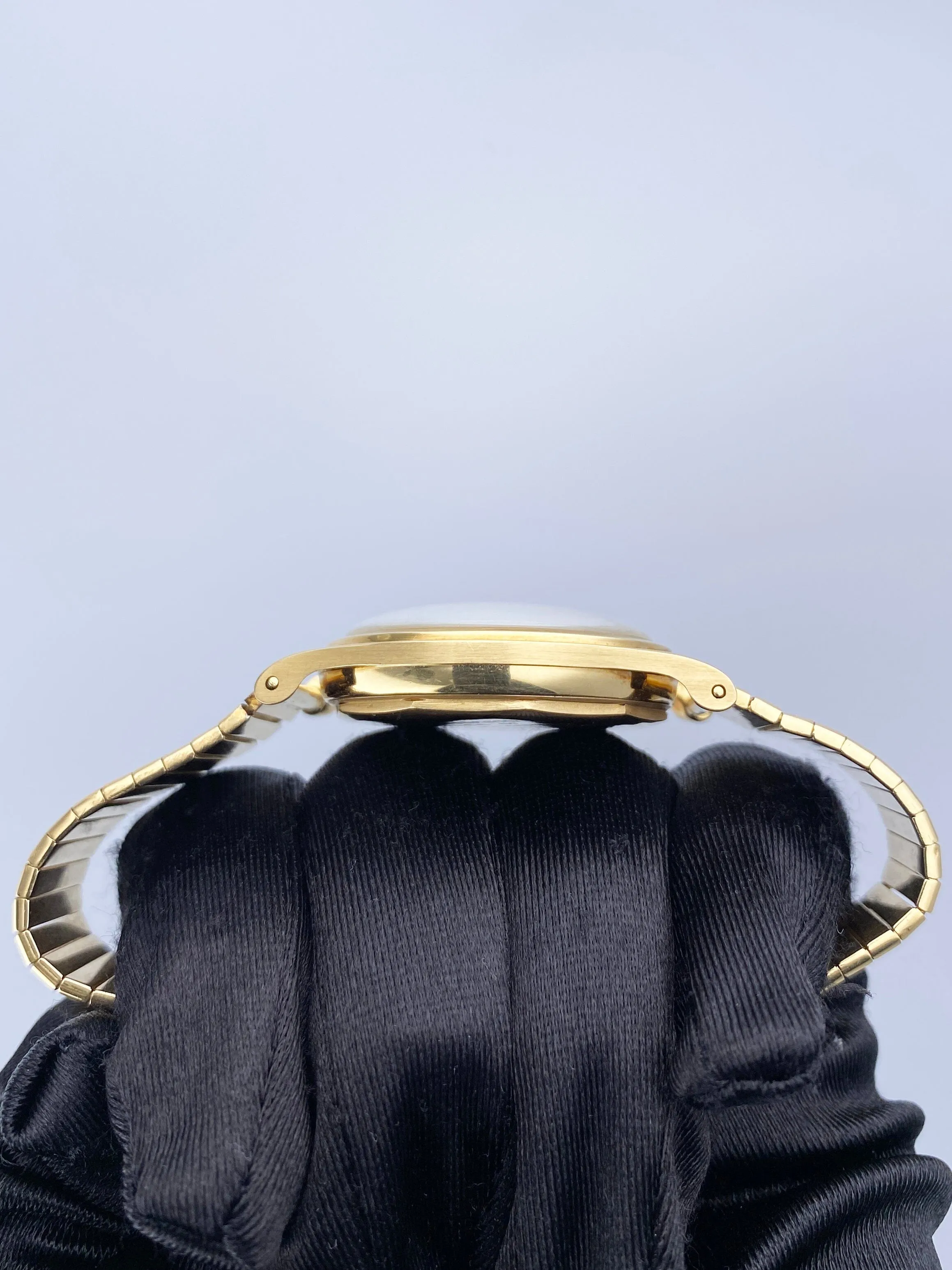 Patek Philippe Calatrava 2508 18K Yellow Gold Mens Watch
