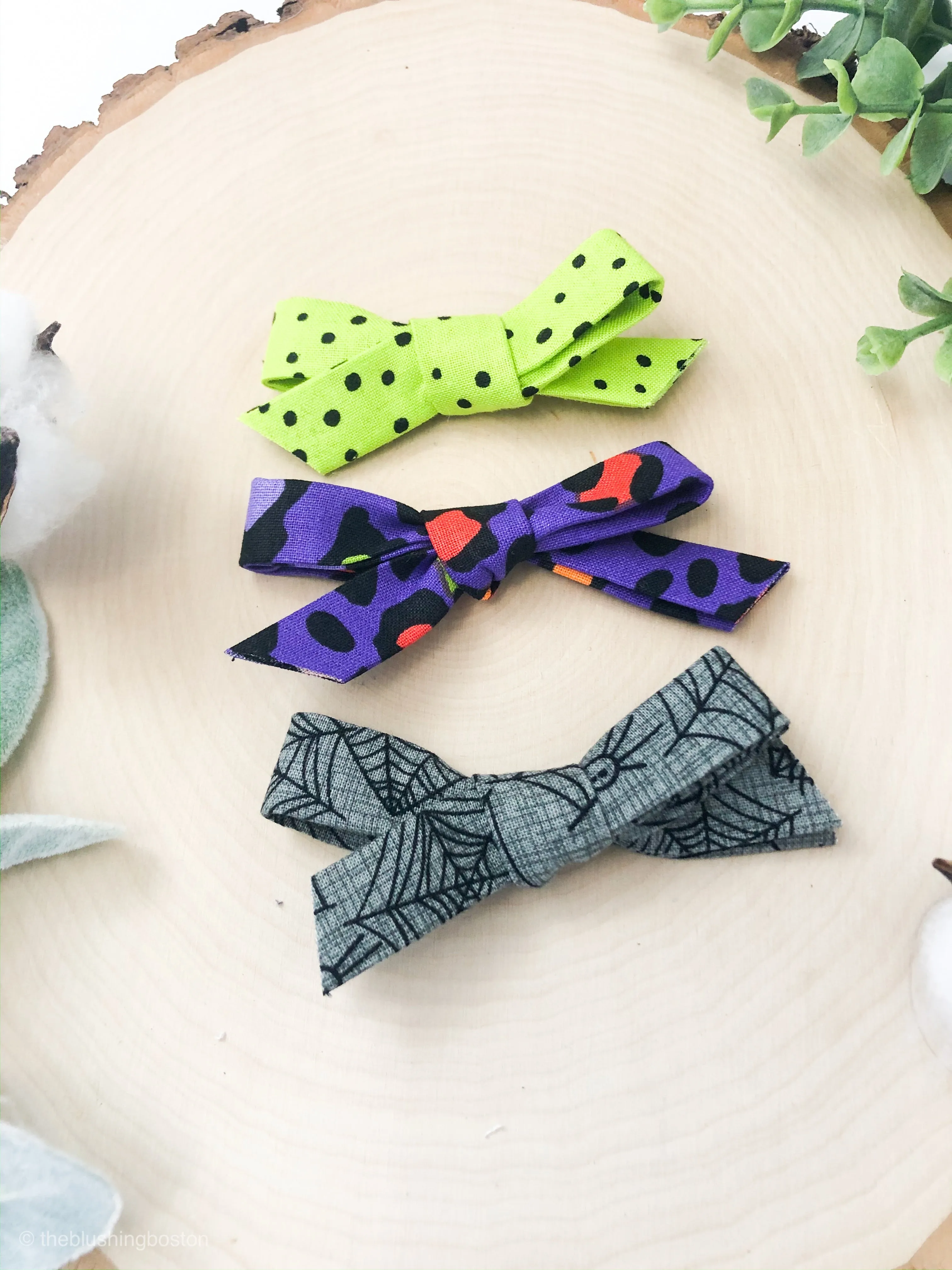 The Luna Spooky Bow